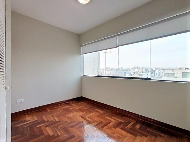 Departamento en Venta Frente al Mar en Miraflores 2 Dormitorios $235,000 A.C. 95 mt.