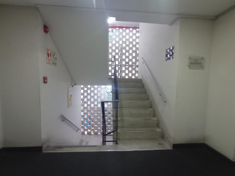 Oficina en Alquiler en Centro Empresarial de San Isidro $1,200 A.C. 96 mt. Cochera