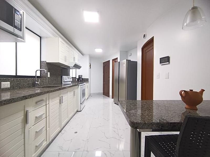 Exclusivo Departamento en Malecon Miraflores Frente al Mar en Venta 3 Dorm. A.C. 184 mt.