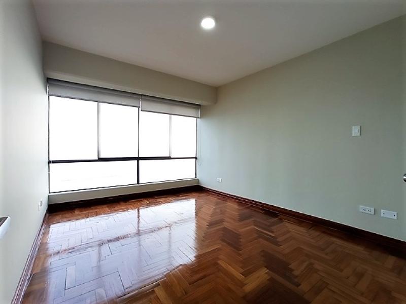 Departamento en Venta Frente al Mar en Miraflores 2 Dormitorios $235,000 A.C. 95 mt.