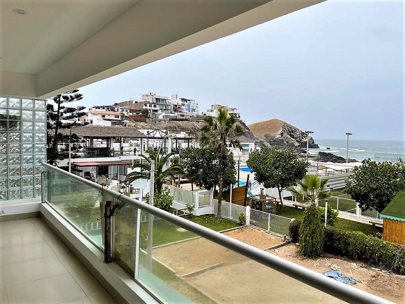 Departamento en Venta en Punta Negra con Vista al Mar 3 dormitorios $200,000 A.C 140 mt.