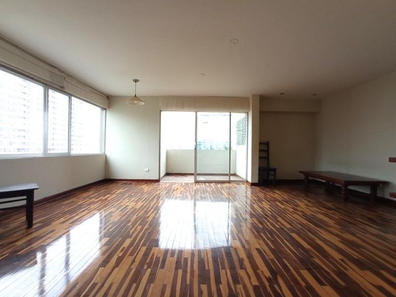 Dúplex en Venta en Urb. San Antonio Miraflores 3 Dormitorio $198,000 A.C. 130 mt.