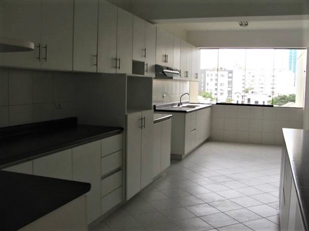 Departamento en Alquiler en San Isidro Frente al Golf 4 Dormitorios $3,000 A.C. 320 mt.