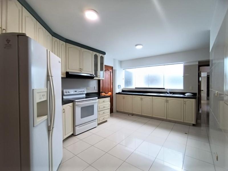 Dpto. en Venta CHACARILLA  Surco Zona Exclusiva 3 Dorm. A.C. 214.40 $350,000