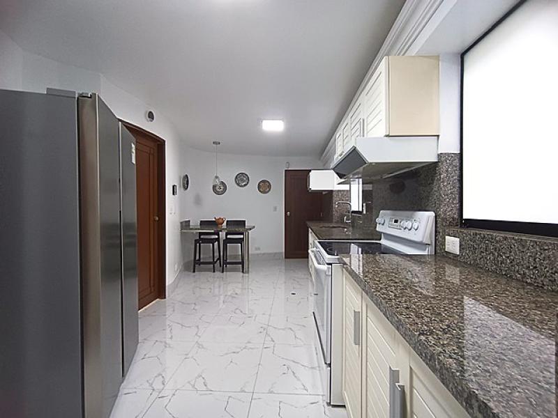 Exclusivo Departamento en Malecon Miraflores Frente al Mar en Venta 3 Dorm. A.C. 184 mt.