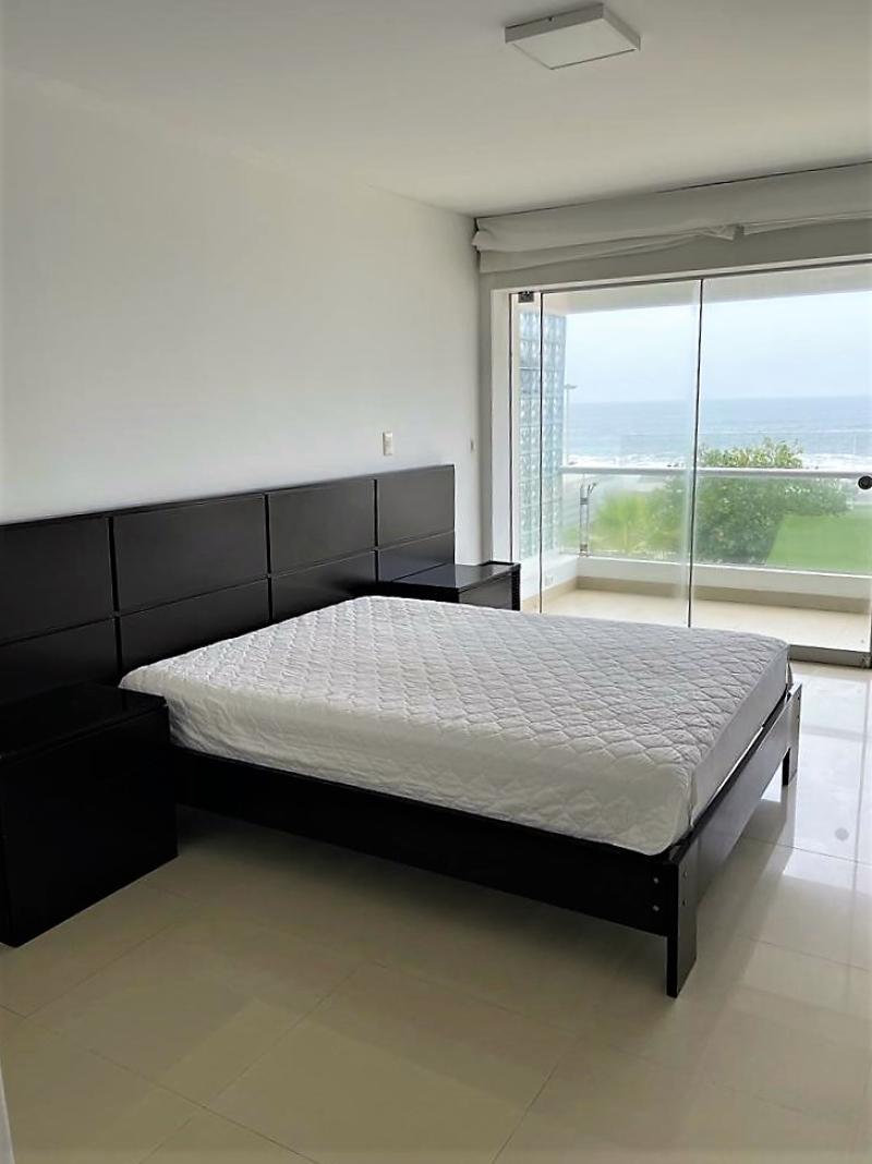 Departamento en Venta en Punta Negra con Vista al Mar 3 dormitorios $200,000 A.C 140 mt.