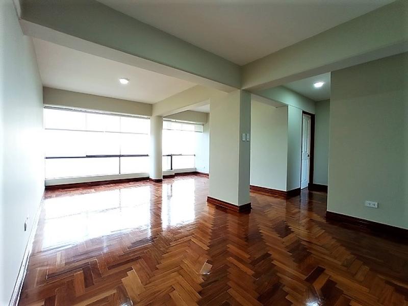 Departamento en Venta Frente al Mar en Miraflores 2 Dormitorios $235,000 A.C. 95 mt.