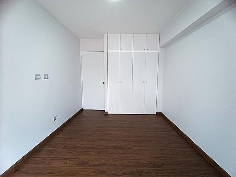 Departamento en Venta en el Corazón de Miraflores 3 Dormitorios $254,000 A.C. 111 mt.