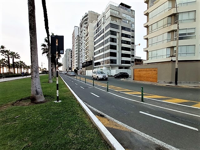 Departamento en Venta Frente al Mar en Miraflores 2 Dormitorios $235,000 A.C. 95 mt.