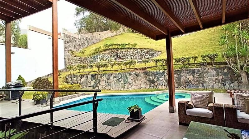 Casa en Venta en la Urb. El Corregidor La Molina Piscina 660 mt. de Jardín $1,150,000