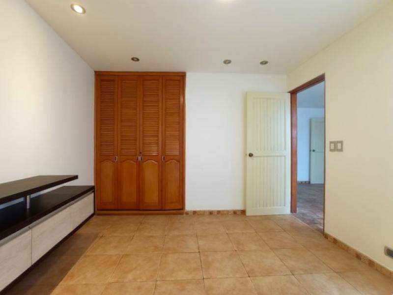 Casa en ALQUILER en Monterrico Surco JARDIN 5 dormitorios A.T. 300 mt. $2,500