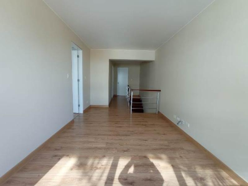 Departamento Dúplex en Alquiler Urb. Aurora Miraflores 3 Dormitorios $1,450 A.C. 170 mt.