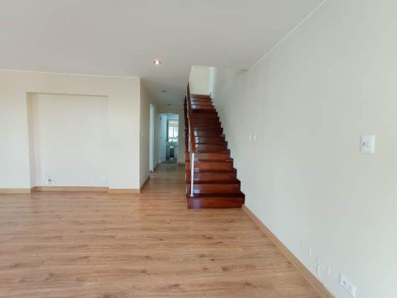 Departamento Dúplex en Alquiler Urb. Aurora Miraflores 3 Dormitorios $1,450 A.C. 170 mt.