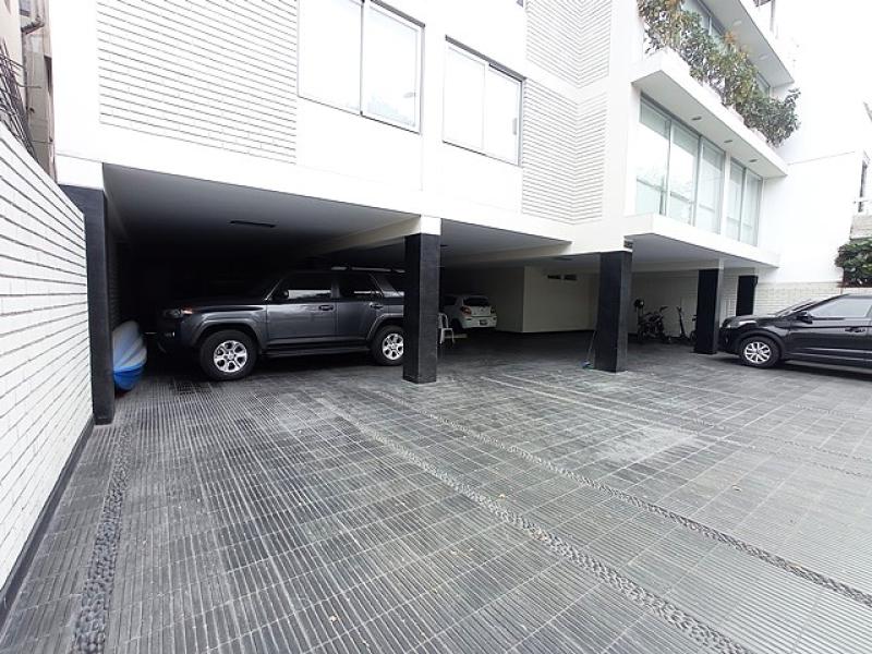 Departamento en Venta en Miraflores 3 Dormitorios $185,000 A.C. 170 mt.