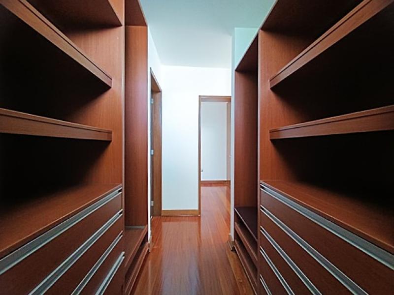 Exclusiva Residencia en Venta en Urb. Aurora Miraflores 4 Dormitorios 4 Baños A.T  315 mt.