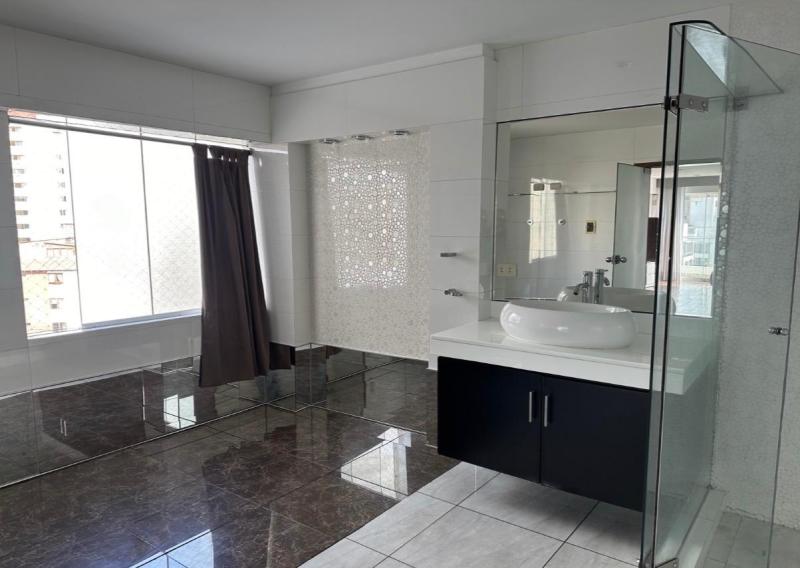 Estupendo Dpto. Triplex en Alquiler en Miraflores Terraza Amplia $2,200 A.O. 360