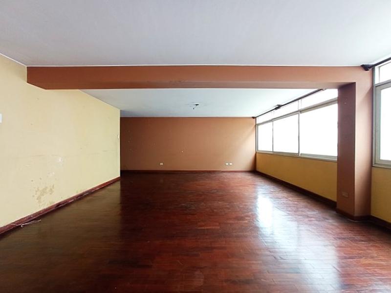 Departamento en Venta en Miraflores 3 Dormitorios $185,000 A.C. 170 mt.