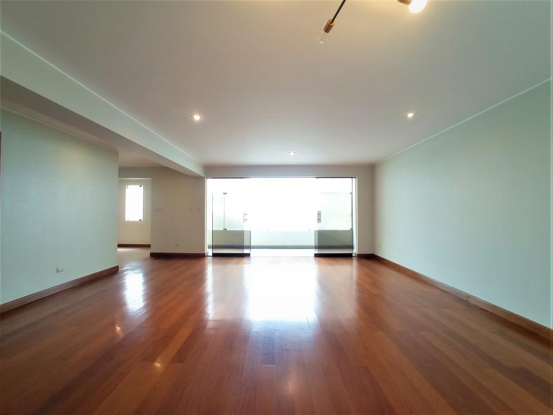 Excelente Dpto. Alq. s/m en la Zona de Chacarilla, Surco 3 Dorm. $1,300 A.C. 200 mt