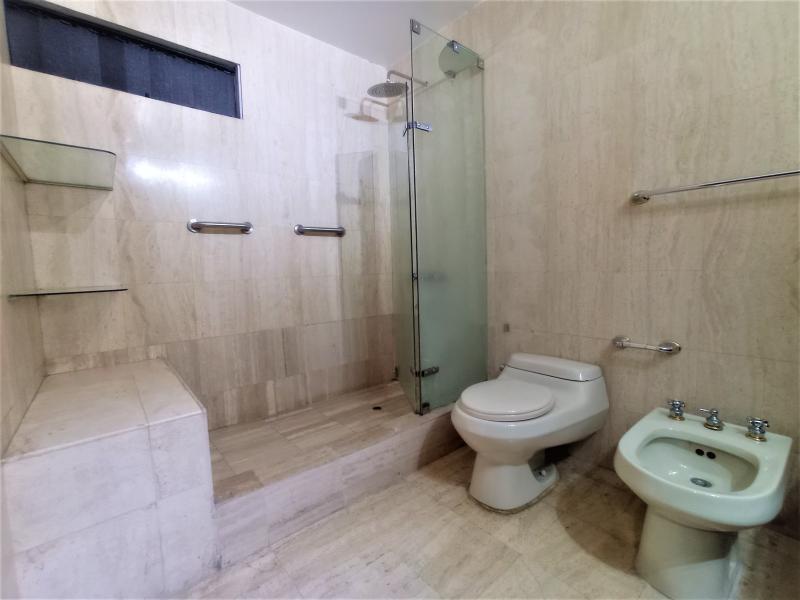 Excelente Dpto. Alq. s/m en la Zona de Chacarilla, Surco 3 Dorm. $1,300 A.C. 200 mt