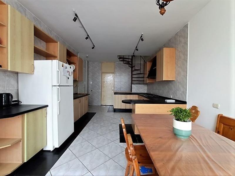 Casa Ideal oficina Administrativa Puerta Cerrada en Alquiler Urb. Santa Rita Surco $2,200