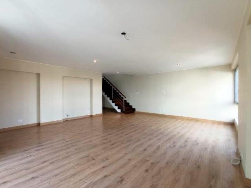 Departamento Dúplex en Alquiler Urb. Aurora Miraflores 3 Dormitorios $1,450 A.C. 170 mt.