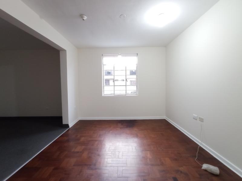 Departamento en Alquiler en Santiago de Surco 2do. Piso 2 Dormitorios $550 A.C. 75