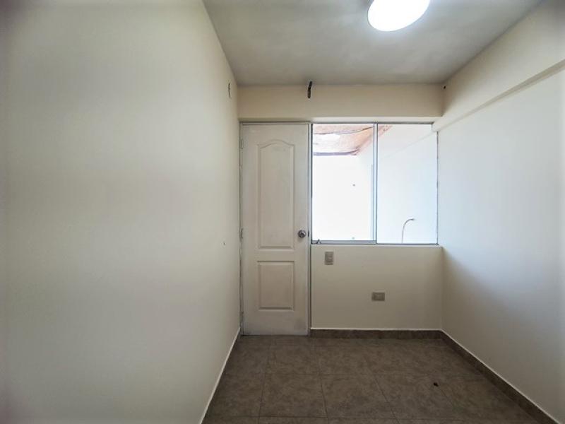 Dpto. Dúplex en Alquiler en Urb. La Aurora Miraflores 3 Dormitorios $1,500  A.O. 233 mt.