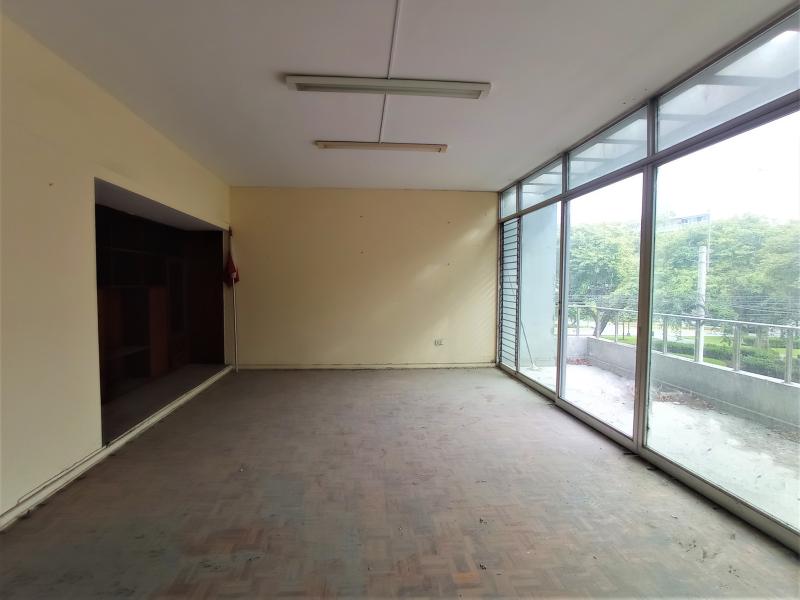 Casa como Terreno en Venta Urb. El Palomar San Isidro Zonificación 7 Pisos $819,000