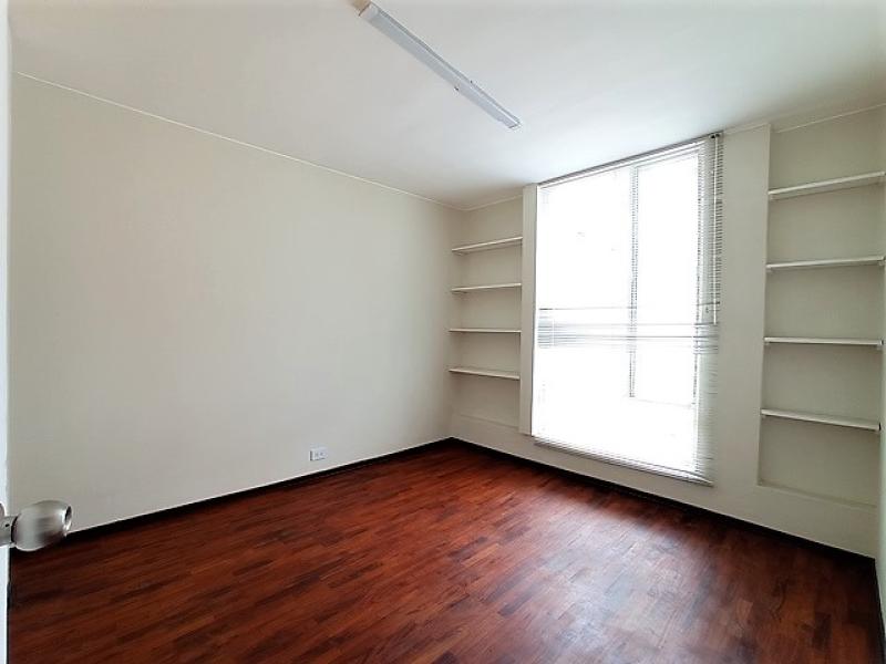 Casa Ideal oficina Administrativa Puerta Cerrada en Alquiler Urb. Santa Rita Surco $2,200