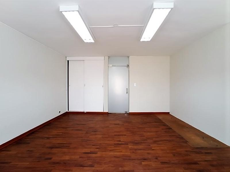 Casa Ideal oficina Administrativa Puerta Cerrada en Alquiler Urb. Santa Rita Surco $2,200