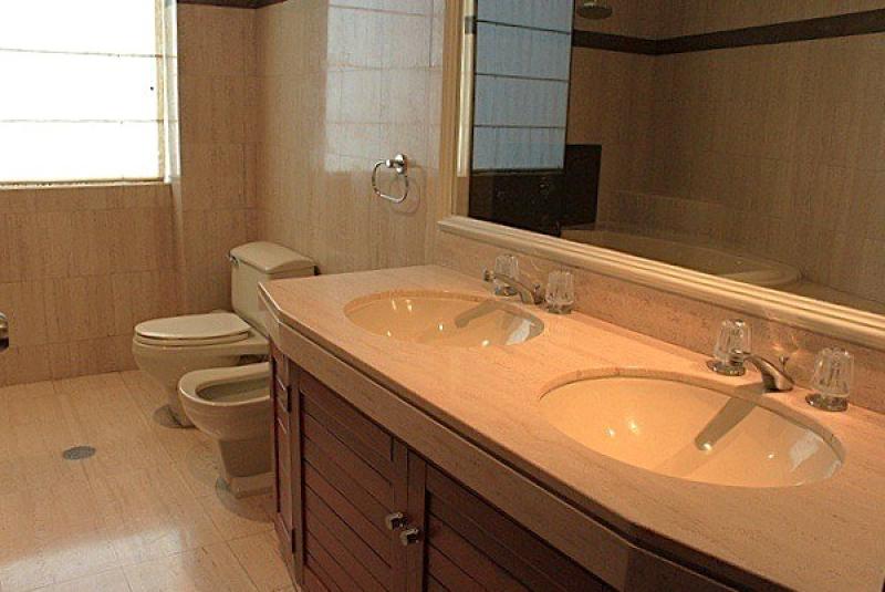 Exclusivo Dpto. Frente al Mar en Malecón Cisneros en Alquiler 3 Dorm. A.C. 198 mt. $2,400