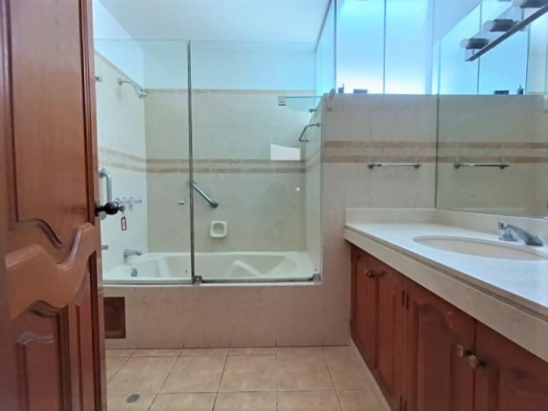 Dpto. en Alq. CHACARILLA - Surco Zona Exclusiva 3 Dorm. A.C. 241.40  $1,800