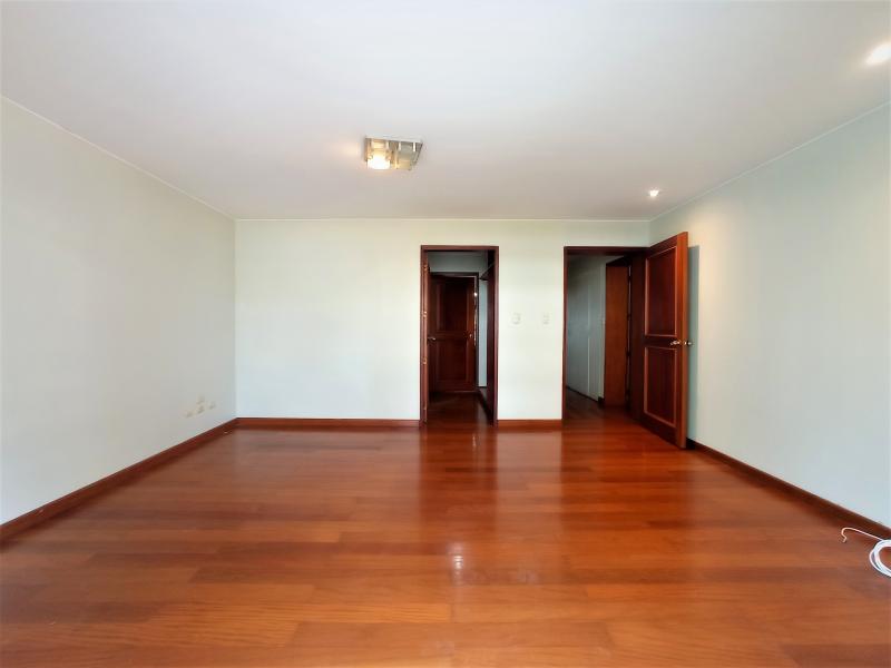 Excelente Dpto. Alq. s/m en la Zona de Chacarilla, Surco 3 Dorm. $1,300 A.C. 200 mt
