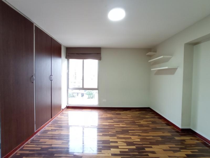 Dúplex en Venta en Urb. San Antonio Miraflores 3 Dormitorio $198,000 A.C. 130 mt.