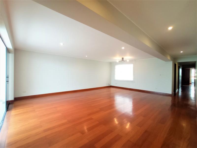 Excelente Dpto. Alq. s/m en la Zona de Chacarilla, Surco 3 Dorm. $1,300 A.C. 200 mt