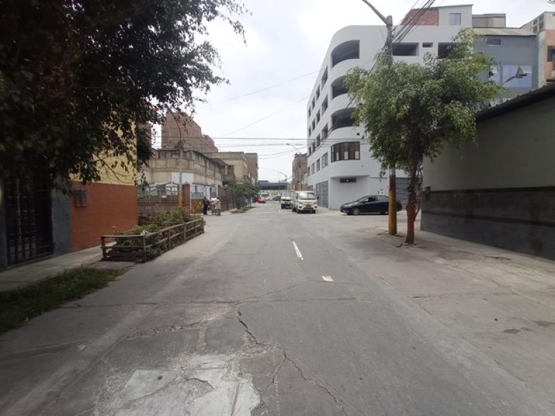 Terreno en Esquina con Zonificación RDM hasta 7 pisos A.C. 341 mt.