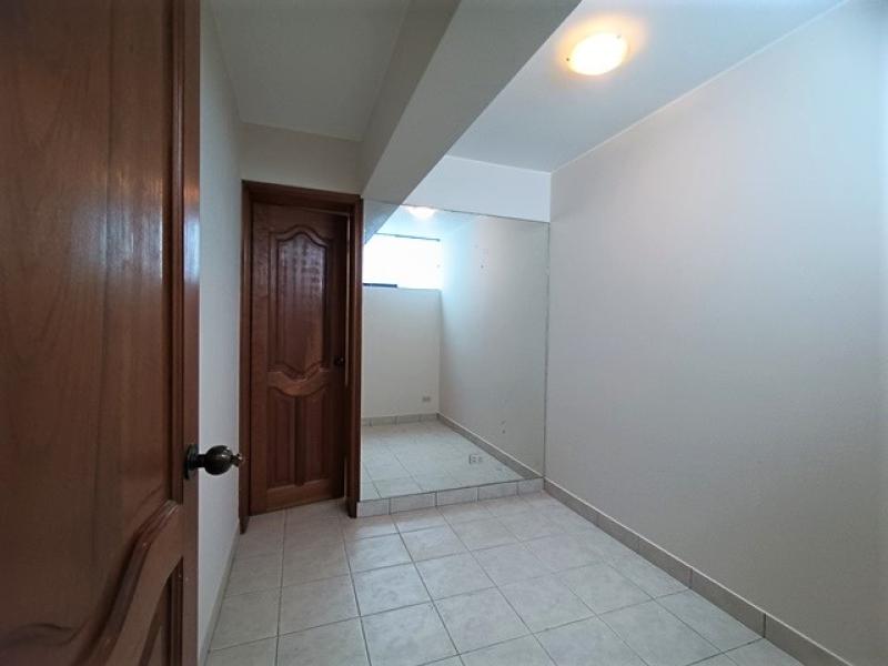 Dpto. en Alq. CHACARILLA - Surco Zona Exclusiva 3 Dorm. A.C. 241.40  $1,800