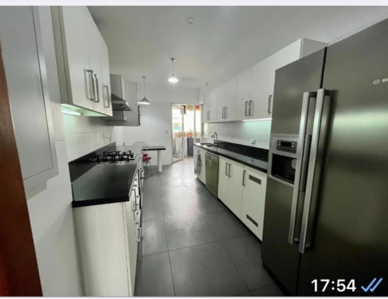 Departamento en Alquiler de Lujo en MIRAFLORES 3 Balcones 3 Dorm. $2,800  A.C. 216