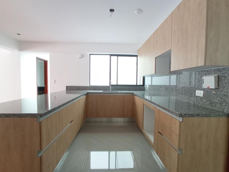 Departamento en Venta en Miraflores de Estreno 3 Dormitorios $450,000 A.O. 227 MT.