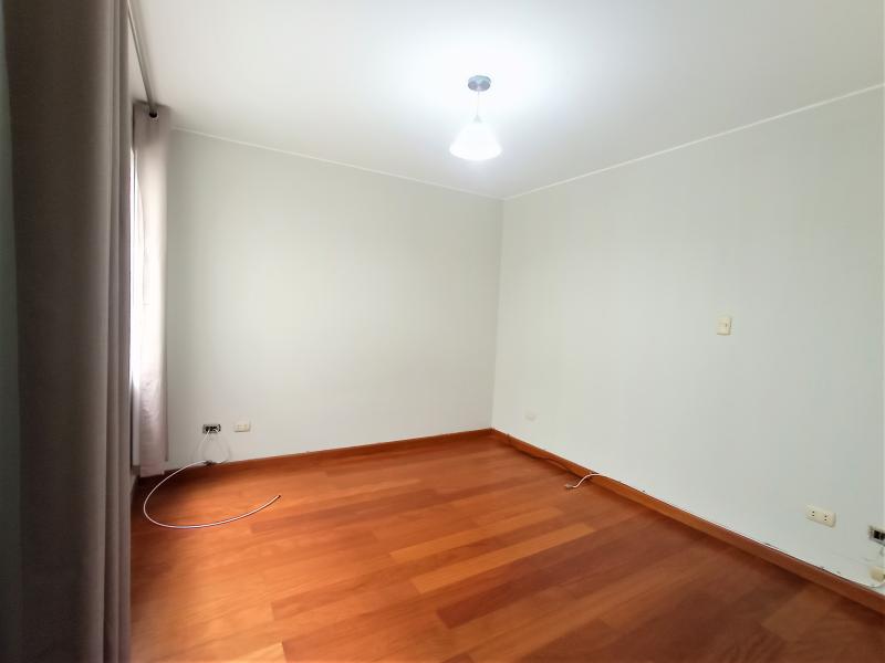 Excelente Dpto. Alq. s/m en la Zona de Chacarilla, Surco 3 Dorm. $1,300 A.C. 200 mt