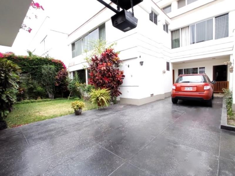 Casa en Venta de 2 Plantas en Miraflores Cerca a Parque A.t. 301 MT. $649,000