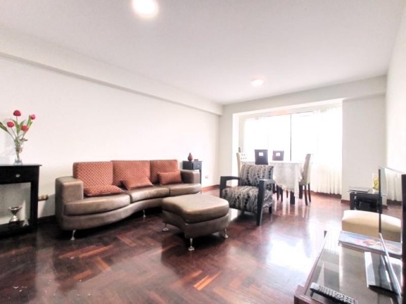 Departamento Venta Miraflores Vista Exterior 2 dormitorios + escritorio $179,000 AC100 mt.