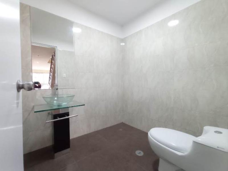 Departamento Dúplex en Alquiler Urb. Aurora Miraflores 3 Dormitorios $1,450 A.C. 170 mt.