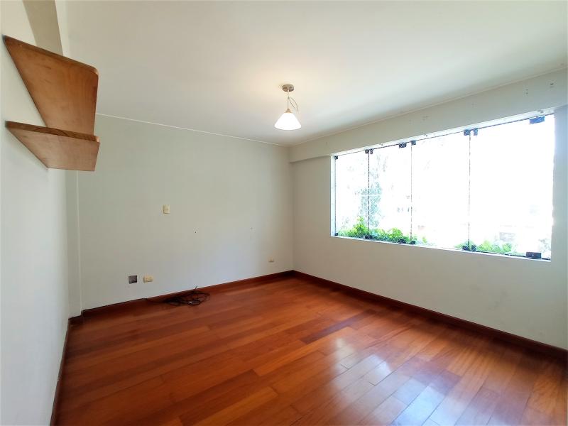 Excelente Dpto. Alq. s/m en la Zona de Chacarilla, Surco 3 Dorm. $1,300 A.C. 200 mt