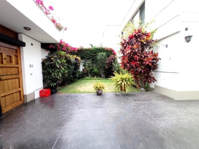 Casa en Venta de 2 Plantas en Miraflores Cerca a Parque A.t. 301 MT. $649,000