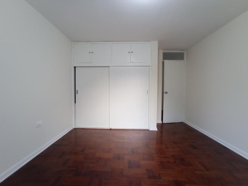 Departamento en Alquiler en Santiago de Surco 2do. Piso 2 Dormitorios $550 A.C. 75