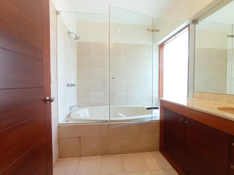 Estupendo Pent-house Triplex en Alquiler en Barranco 4 Dorm. $3,300 A.O. 480 mt.