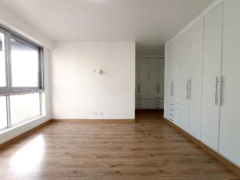 Departamento Dúplex en Alquiler Urb. Aurora Miraflores 3 Dormitorios $1,450 A.C. 170 mt.