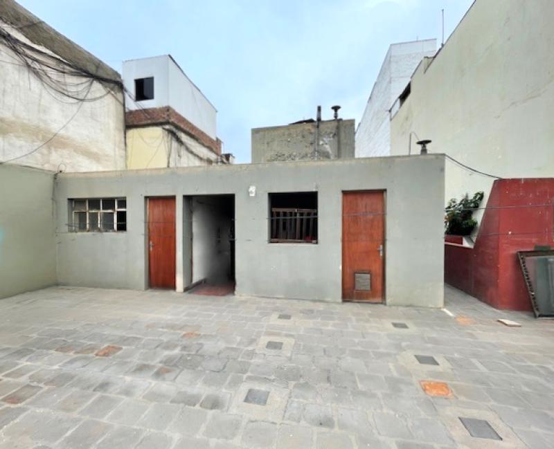 Casa Como Terreno en Venta Frente a Parque Para 7 Pisos $720,000 A.T. 301 mt.