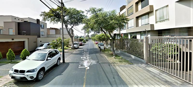 Terreno en Venta en Chacarilla Surco  Parámetros 4 pisos $3,200,000.00 Frente 32.90 ml